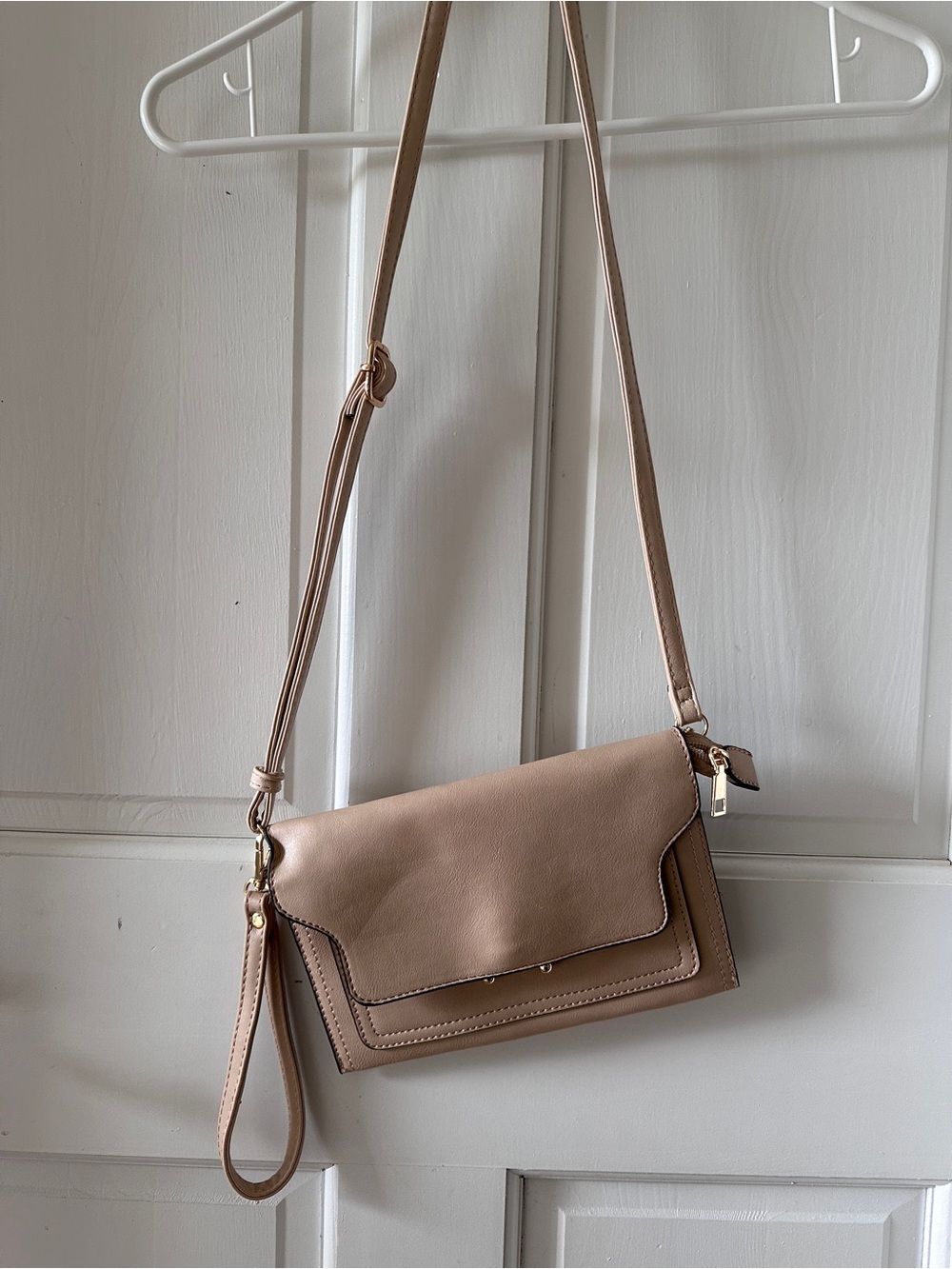 Women’s Chic Neutral Crossbody/Wristlet Shoulder Bag - Taupe/Beige